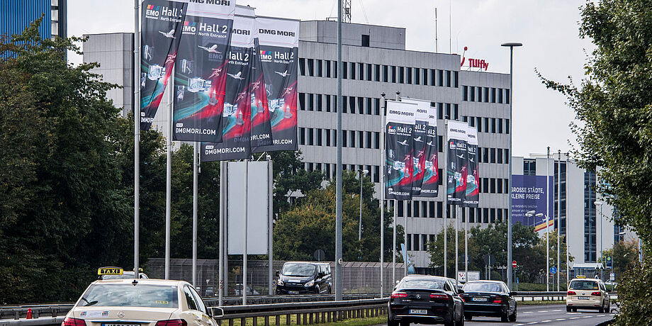 Werbefläche Flaggen an der Flughafenstraße