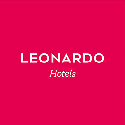 Logo vom Leonardo Hotel auf rotem Hintergrund