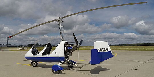 Bild eines Gyrokopters (offener Tragschrauber) am Hannover Airport