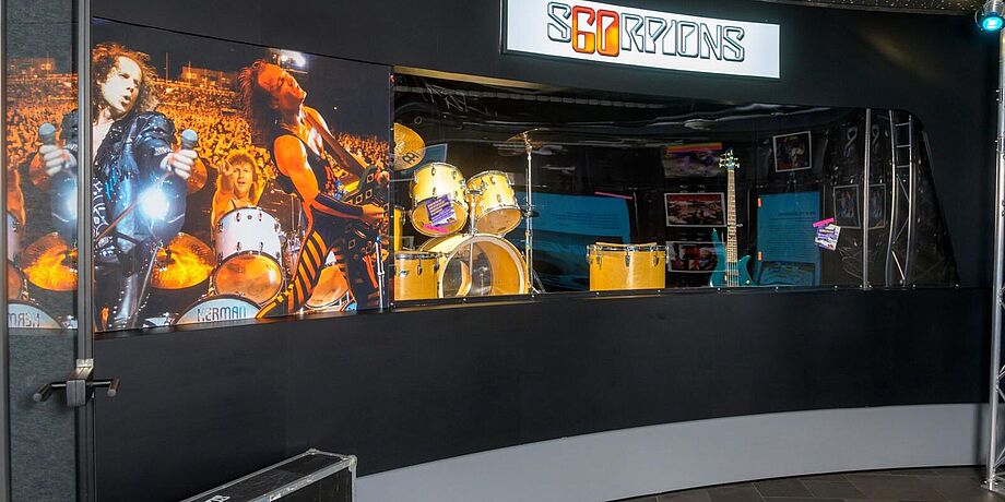Exponate in der Rockstage