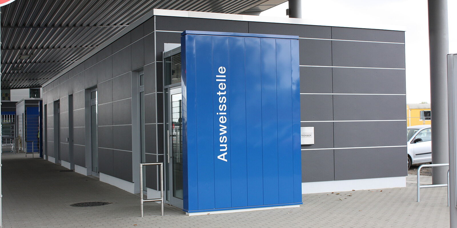 Bild des Einganges der Ausweisstelle